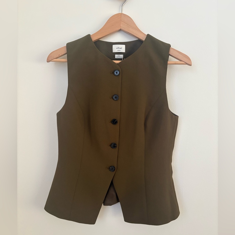 Aritzia Regal Vest NWT